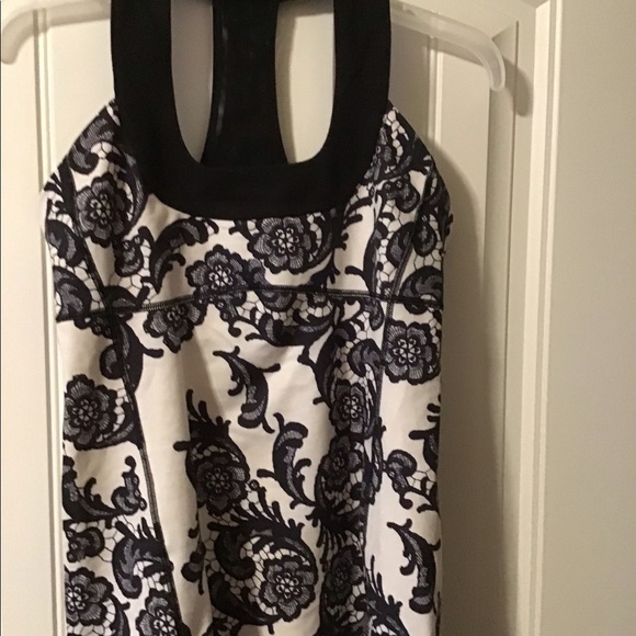 Lululemon Scoop Neck Tanks - Picture 5 of 8